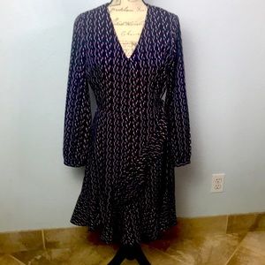 Banana Republic Factory womens’ Navy long sleeve wrap dress. Size 4 NWT